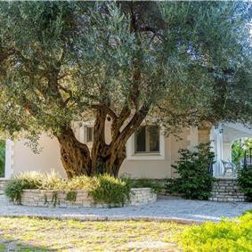 3 bedroom villa with pool in Kassiopi, Corfu, sleeps 6